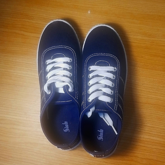 Stitch Detail Lace-up Front Skate Shoes - Picture 2 of 3